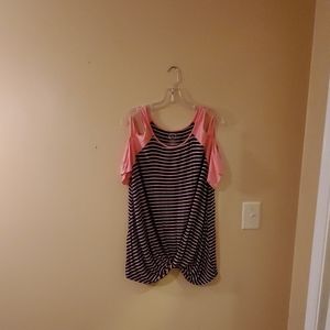 Maurices size xl knotted hem top w/cut out sleeves